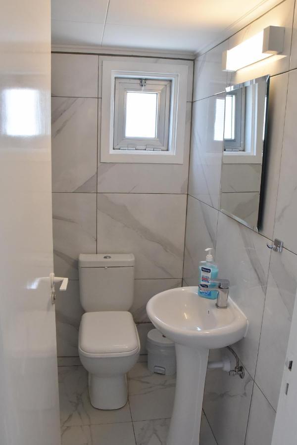Kolonaki Seaview Apartments Larnaca Esterno foto
