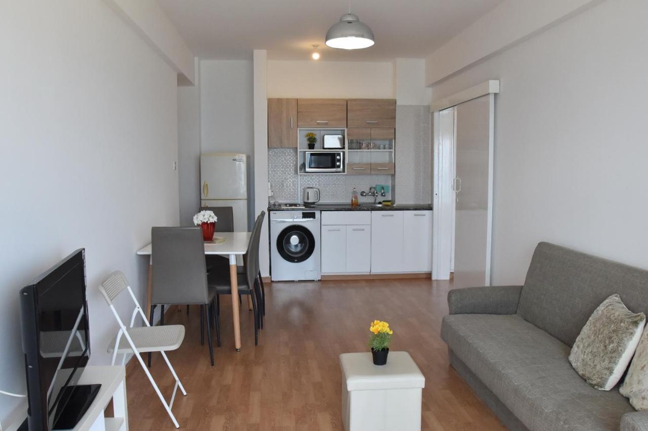 Kolonaki Seaview Apartments Larnaca Esterno foto